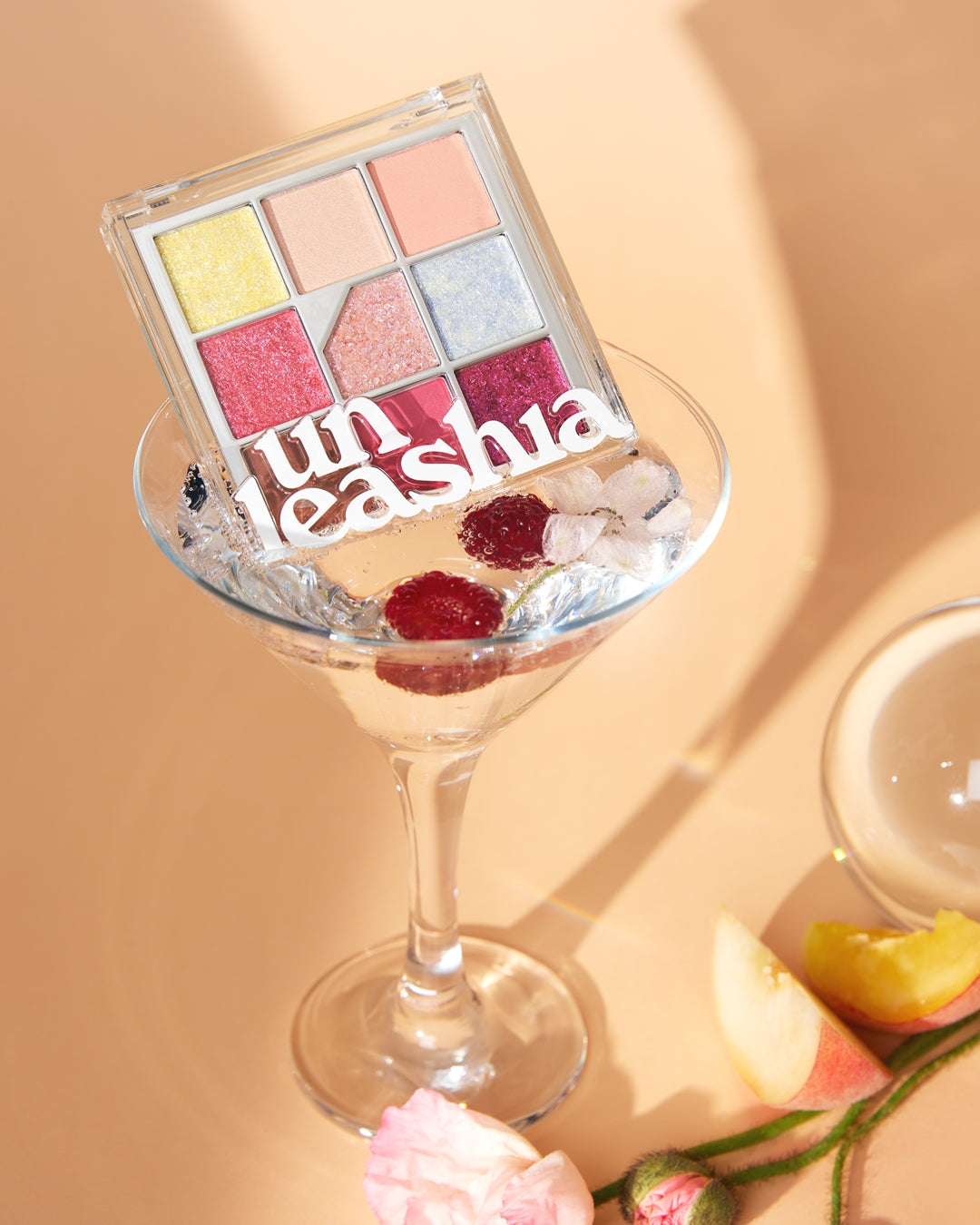 Unleashia Paleta farduri pentru ochi cu glitter N7 All of Peach Ade, 6.2g